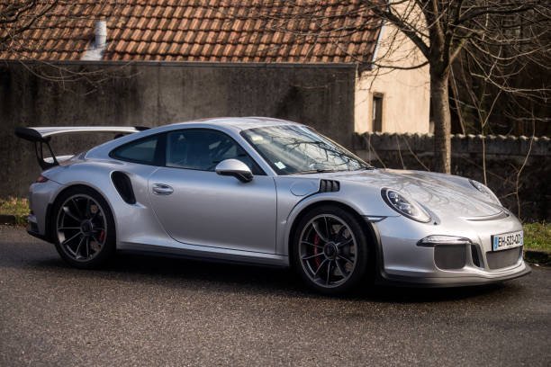 2025 Porsche 911 GT3 RS | Review & Price